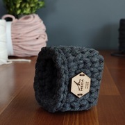 Mały uroczy koszyczek rękodzieło ze sznura