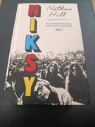 NIKSY Nathan HILL twarda oprawa