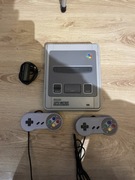 Sprzedam super Nintendo snes wraz z dwoma padami