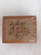 stara kasetka rzeźbiona pamiątka z Polanicy wczesne lata powojenne 