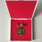 Oryginalny Medal 30-lecia NRD (DDR) 1949-1979 w Etui - Stan Kolekcjonerski