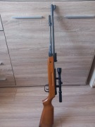 Wiatrówka z lunetą  