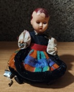 Stara lalka w stroju ludowym PRL kolekcjonerska 10,5 cm