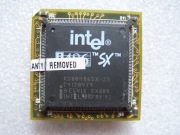 Bardzo stary procesor porcelanowy Intel i486 SX model KU80486SX-25  z 1989r