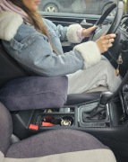 Wygodny, komfortowy podlokietnik do VW GOLF