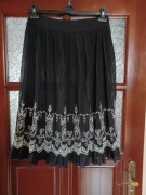 Spódnica haftowana rozmiar 42 czarna plisowana