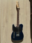 Gitara elektryczna leworęczna.