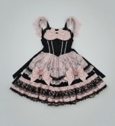 Sukienka damska lolita w kolorze czarno różowym z koronkowymi elementami 