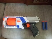 Pistolet NERF Strongarm