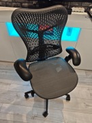 Herman Miller Mirra fotel klasy premium 