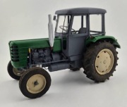 Ciągnik URSUS C-4011 model skala 1:32