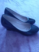 Buty baleriny na koturnie.Lakierek.36