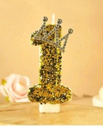 Złote błyszczące świece dekoracyjne 