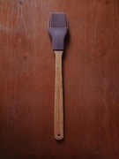 Silikonowy pędzelek kuchenny z drewnianą rączką