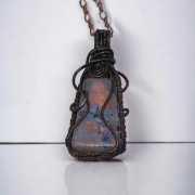 Labradoryt...Wisiorek z czystej miedzi i Labradorytu na łańcuszku 