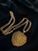 Złoty łańcuszek z herbem klubu – personalizowany medalion dla kibica