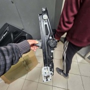 Lewy tylny mechanizm podnoszenia szyby BMW X2