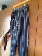 Spodnie materiałowe w paski grantowo-białe, na gumce House XS