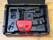 Ładowarka Milwaukee C 12 C 4932352000 w walizce Milwaukee HD Box 1