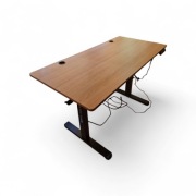 Biurko regulowane Mark Adler