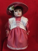 Porcelanowe Lalka w różowej sukience Leonardo