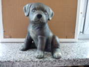 Siedzący pies-porcelana