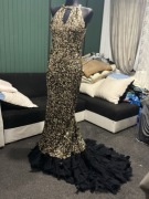 Suknia balowa cekinowa z trenem Karen Millen