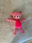 miś handmade - czerwony miś na szydełku
