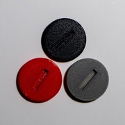 Okrągła klapka baterii do gier z czasów PRL