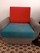 Kolorowy fotel tapicerowany