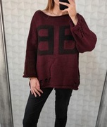 Sweter firmy Minouu z napisem BB