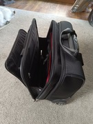 Podręczna walizka na wyjazd służbowy 