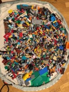 Lego, około 4,5kg klocków + mata do przechowywania 