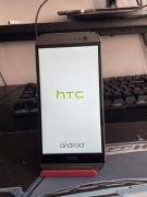 Htc One M8s Włącza się do Logo