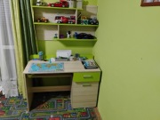 zestaw mebli do pokoju młodzieżowego z biurkiem