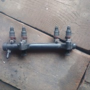Listwa wtryskowa z wtryskami do skody fabii 1 2002 rok. 1,4 MPI. AME