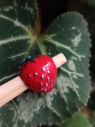 Charms zawieszka wisiorek do bransoletki łańcuszka, srebro 925 truskawka