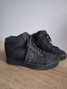 Buty na ukrytym koturnie 38