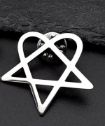 metalowa przypinka Him / Heartagram