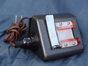 Przecinarka filmu 36 X 24 mm na slajdy z podświetlanym ekranem