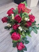 Stroik na cmentarz z czerwonej róży 