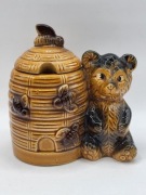 Ceramiczny słoiczek na miód w kształcie misia i ula Armbee