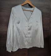 Elegancka błyszcząca bluzka koszulowa w cętki rozmiar M/L