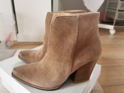 Botki beżowe kowbojki skórzane Aga rozm. 39