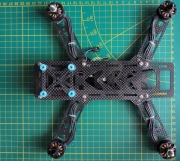 Dron 250 silnik 2300kV rama karbonowa regulator 