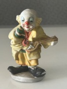 Porcelanowa klaun z gitarą biskwit
