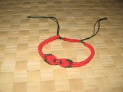 czerwona zielona bransoletka makrama 