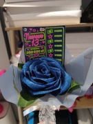 Pojedyncze róży ze wstążki na dzień Nauczyciela 