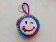 Breloczek tęczowy z jeansu.