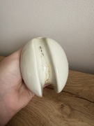 Zabytkowy biały izolator ceramiczny – design industrialny – z demontażu